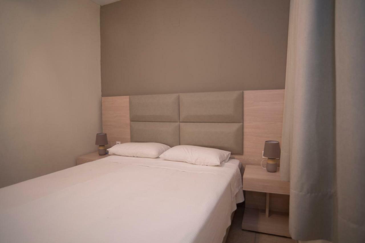 T'Aloni Hotell Chortáta Exteriör bild