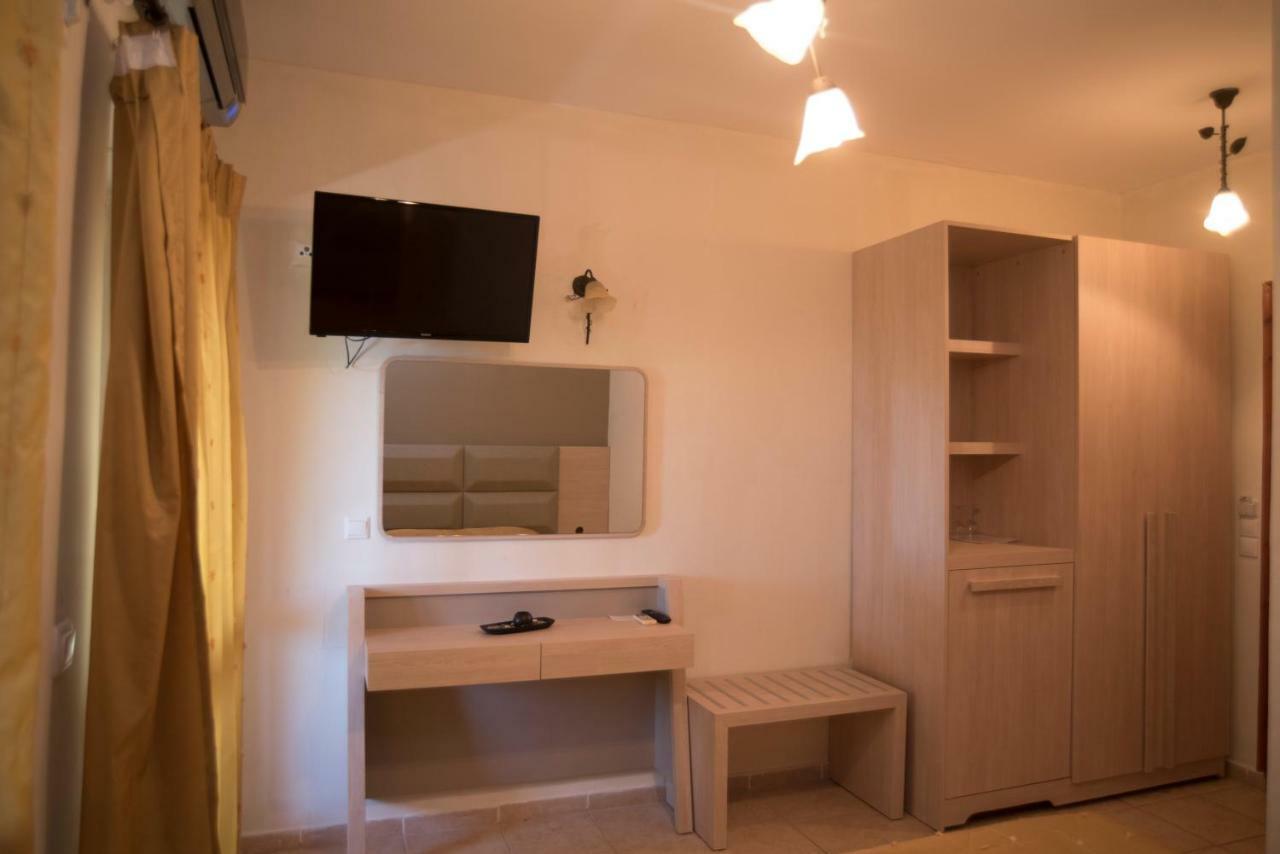 T'Aloni Hotell Chortáta Exteriör bild